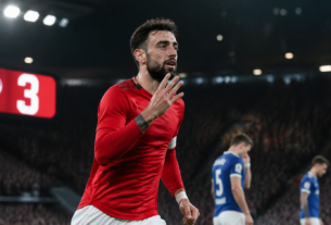 Fernandes Bags Hat-Trick as Manchester United Roar Back to Rout Ipswich | Premier League