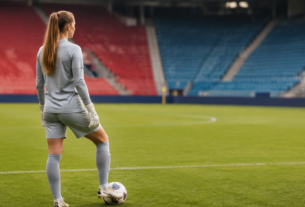 Mary Earps Set for Man Utd Reunion as London City Lionesses Return to WSL