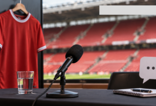 Man Utd: Michael Carrick Backs Players Following Gary Neville's Remarks